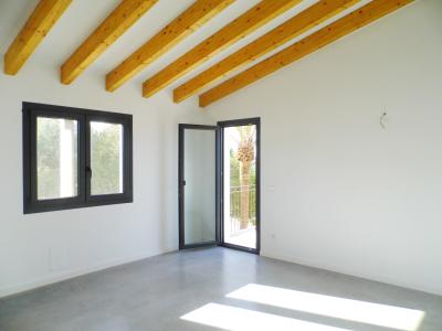 Finca grande y sin amueblar con 2 unidades de septiembre y piscina cerca de Felanitx-Campos --- F 46