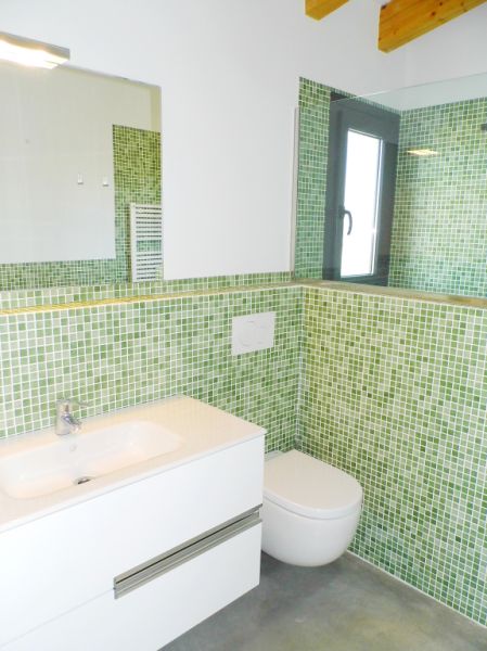 Finca grande y sin amueblar con 2 unidades de septiembre y piscina cerca de Felanitx-Campos --- F 46