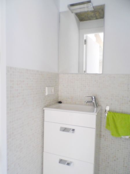 Finca grande y sin amueblar con 2 unidades de septiembre y piscina cerca de Felanitx-Campos --- F 46