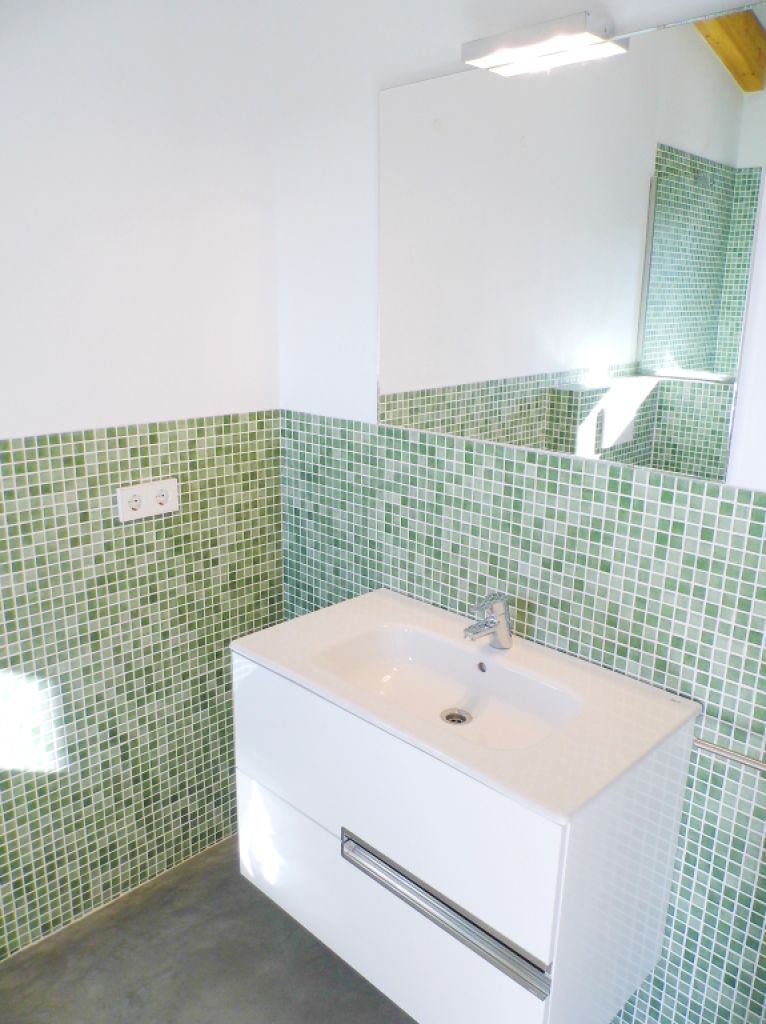 Finca grande y sin amueblar con 2 unidades de septiembre y piscina cerca de Felanitx-Campos --- F 46