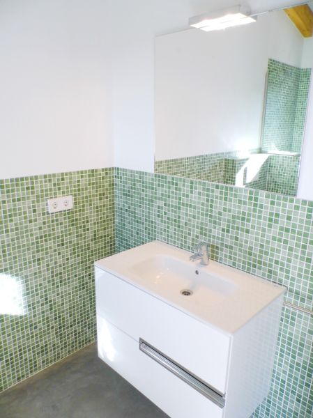 Finca grande y sin amueblar con 2 unidades de septiembre y piscina cerca de Felanitx-Campos --- F 46