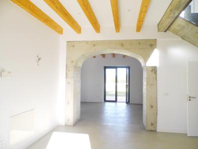 Finca grande y sin amueblar con 2 unidades de septiembre y piscina cerca de Felanitx-Campos --- F 46