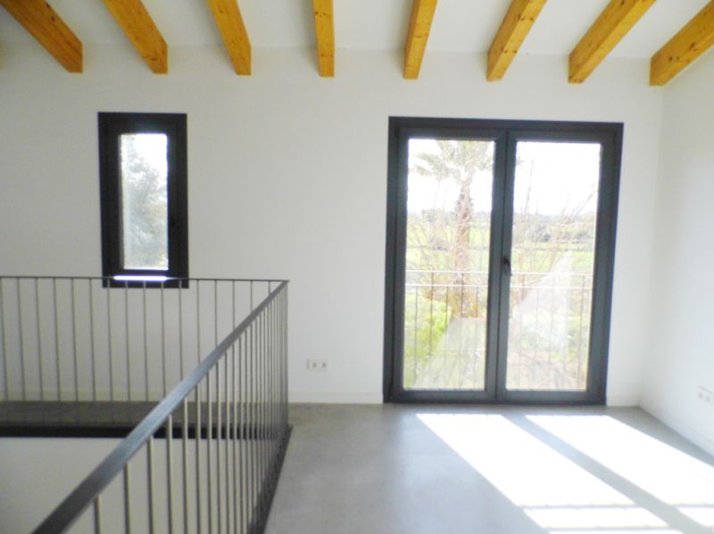 Finca grande y sin amueblar con 2 unidades de septiembre y piscina cerca de Felanitx-Campos --- F 46