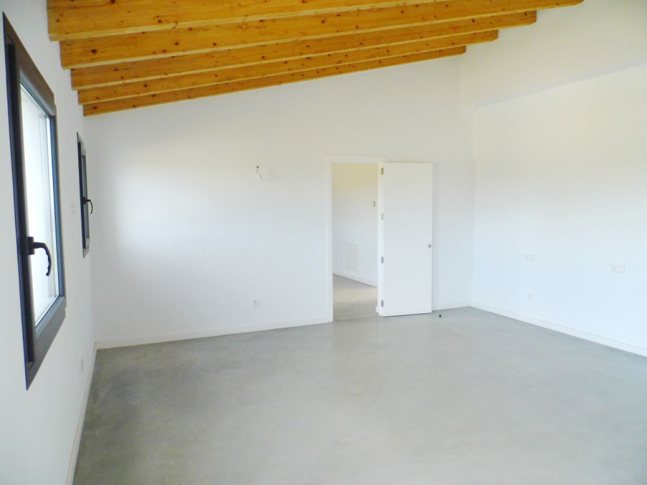 Finca grande y sin amueblar con 2 unidades de septiembre y piscina cerca de Felanitx-Campos --- F 46