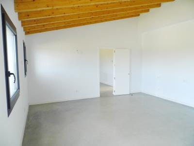 Finca grande y sin amueblar con 2 unidades de septiembre y piscina cerca de Felanitx-Campos --- F 46