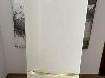 Large refrigerator / freezer combination