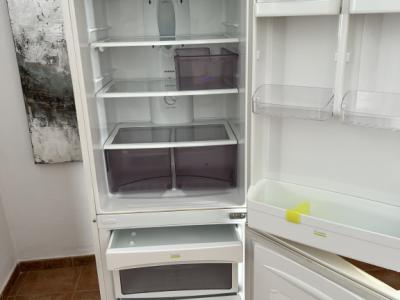 Large refrigerator / freezer combination