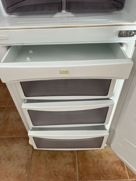 Large refrigerator / freezer combination