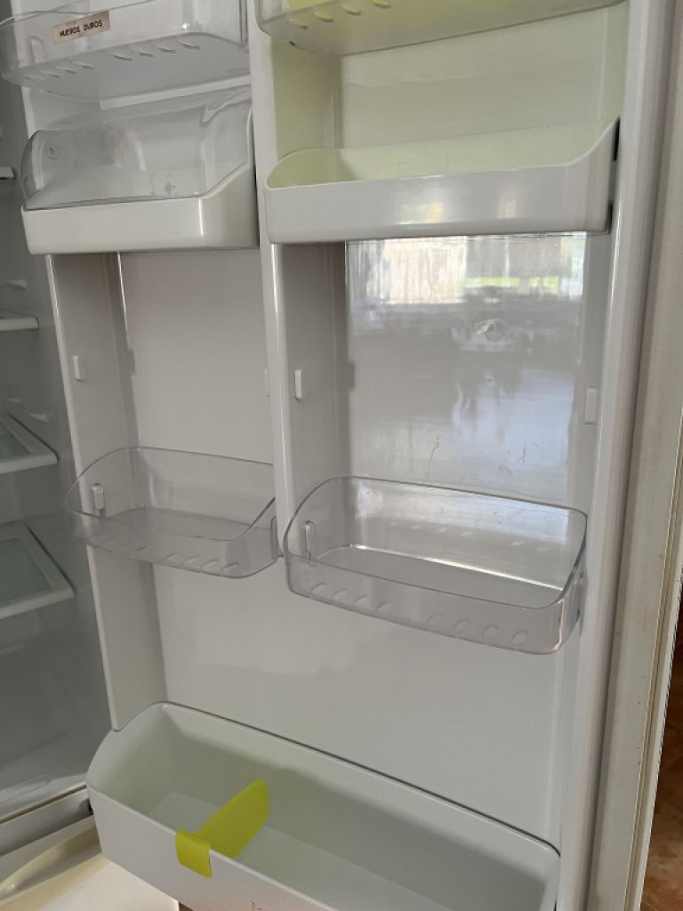 Large refrigerator / freezer combination