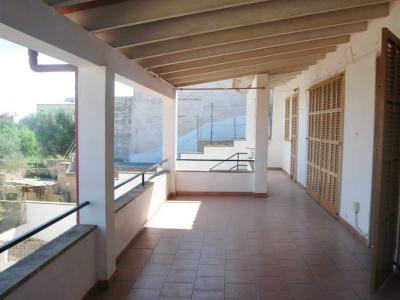Grosses Apartment mit Garten, Terrasse und Garage in Santanyi --- AP 149