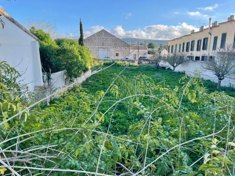 Grosses, städtisches Grundstück mit 2 Zugängen in Cas Concos -- S 03 VK