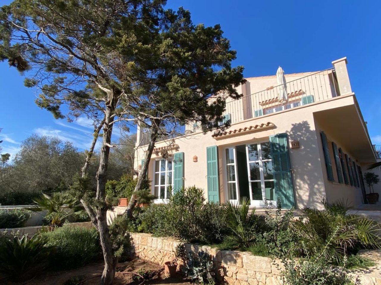 Grosses und in guter Lage liegendes Chalet an der S Almunia -- Santanyi --- CH 64