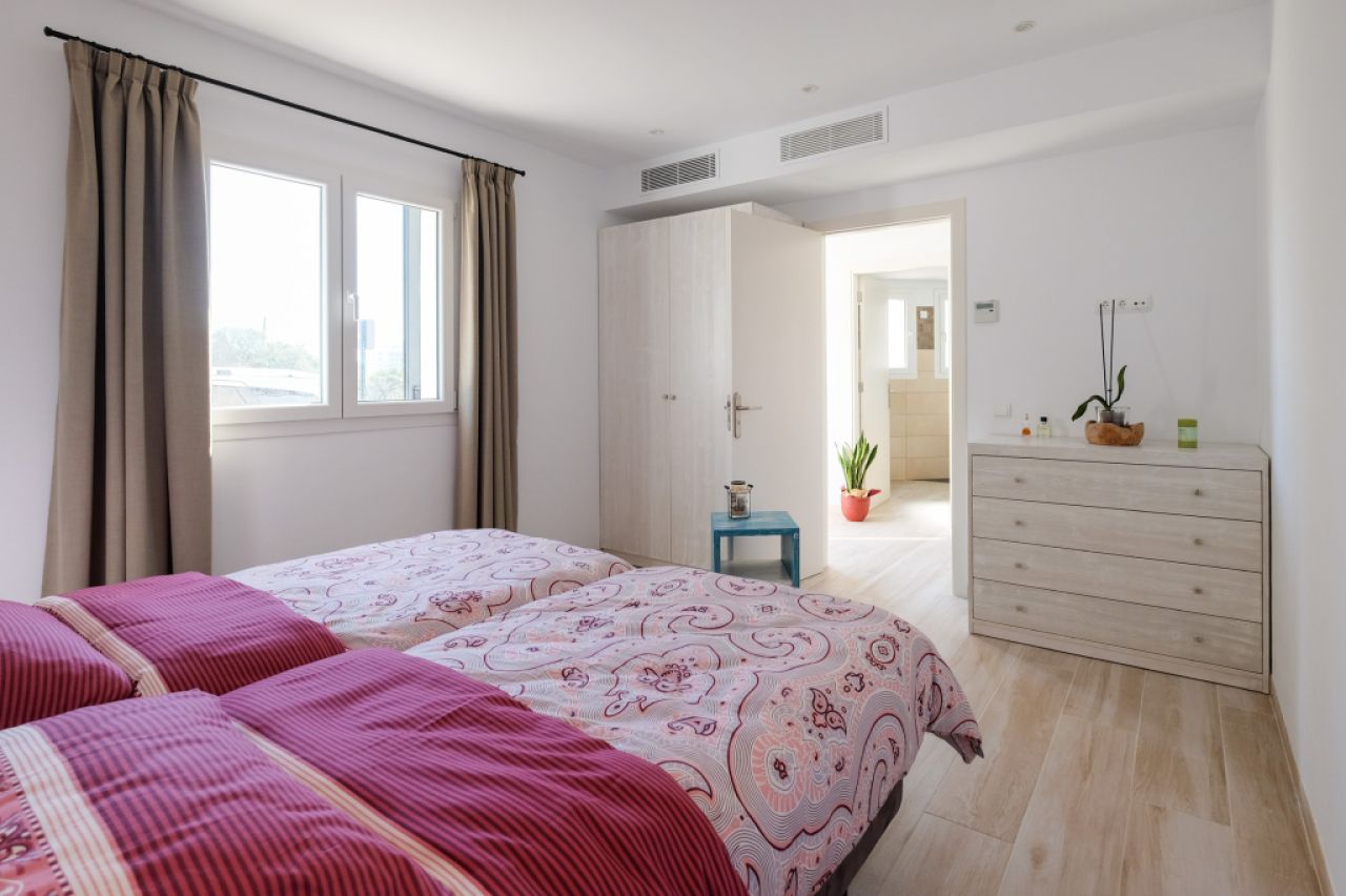 Großzügiges Reihenhaus mit Pool und Dachterrasse in SIllot