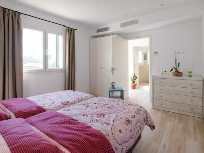 Großzügiges Reihenhaus mit Pool und Dachterrasse in SIllot