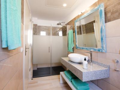 Großzügiges Reihenhaus mit Pool und Dachterrasse in SIllot