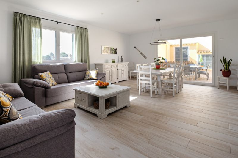 Großzügiges Reihenhaus mit Pool und Dachterrasse in SIllot