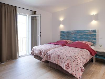 Großzügiges Reihenhaus mit Pool und Dachterrasse in SIllot