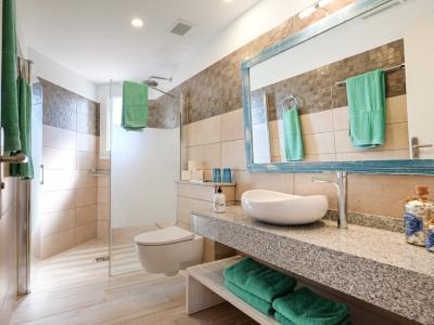 Großzügiges Reihenhaus mit Pool und Dachterrasse in SIllot