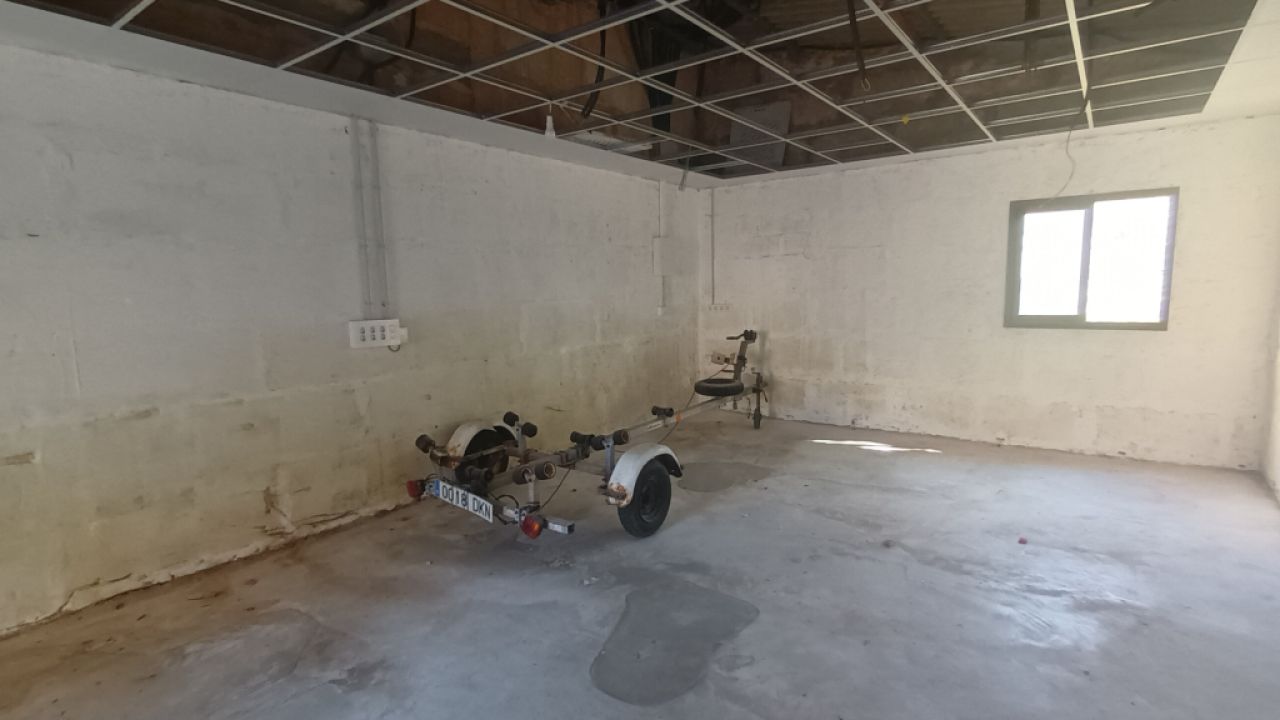 Plot in a central location with a large storage room in Es LLombards --- S 13