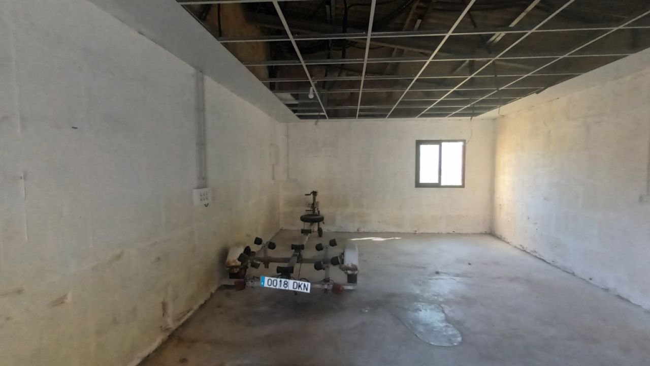 Plot in a central location with a large storage room in Es LLombards --- S 13