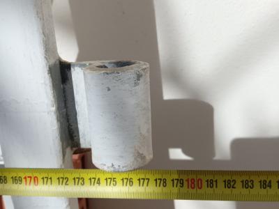 Puerta de hierro fundido