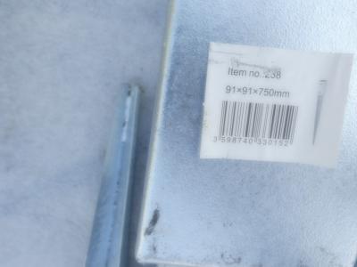 Halterungen für Zaunpfosten abzugeben