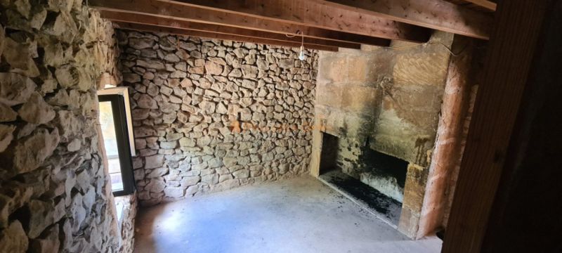 Haus zum Verkauf in einer sehr ruhigen Gegend 4 km von Sant Llorenç entfernt