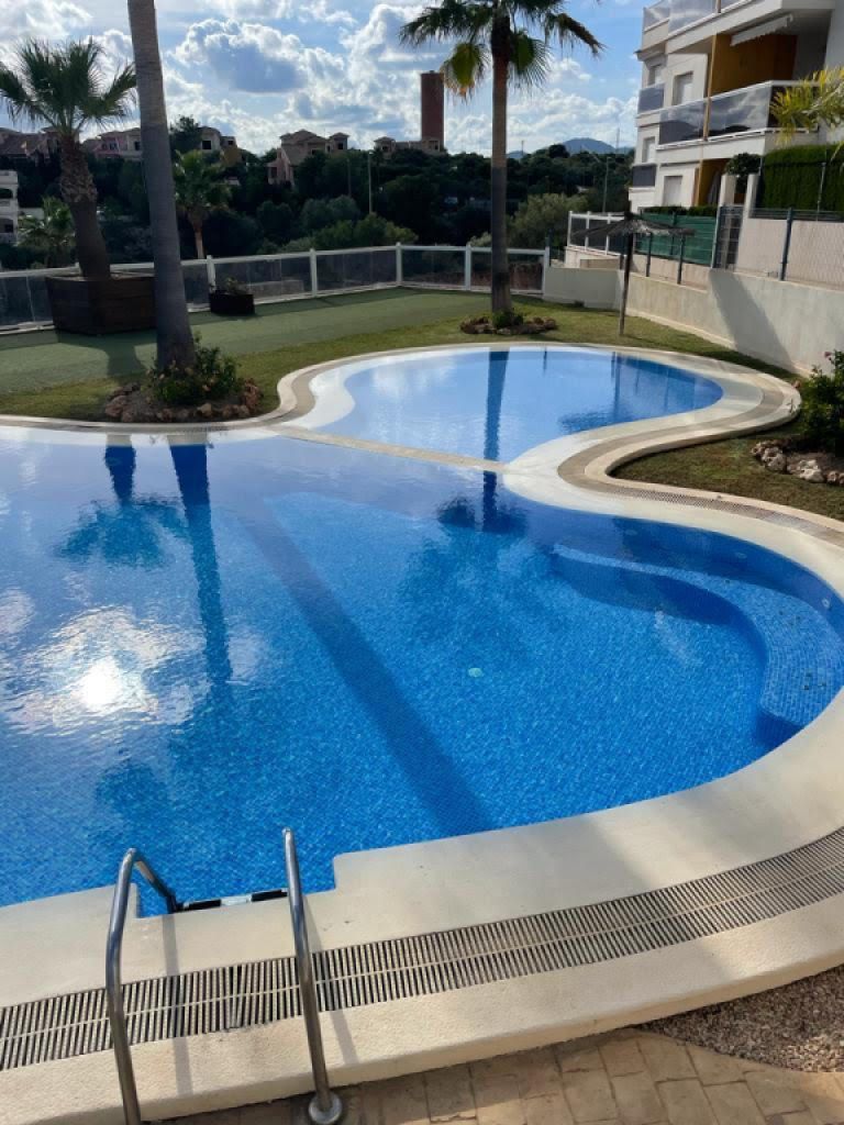 Helle, sehr schöne Wohnung mit Gemeinschaftspool