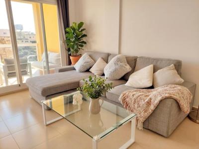 Helle, sehr schöne Wohnung mit Gemeinschaftspool