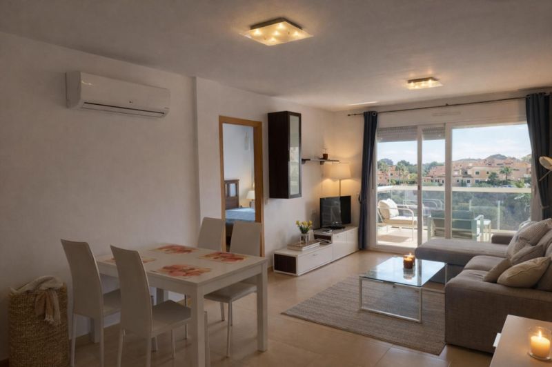 Helle, sehr schöne Wohnung mit Gemeinschaftspool