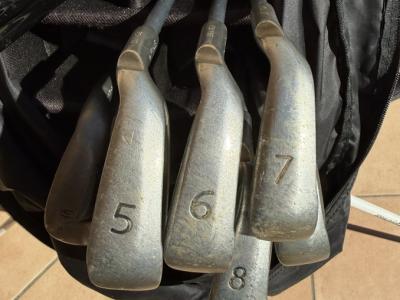 Herren-Golftasche mit komplettem Schlägersatz inkl. diverse Driver