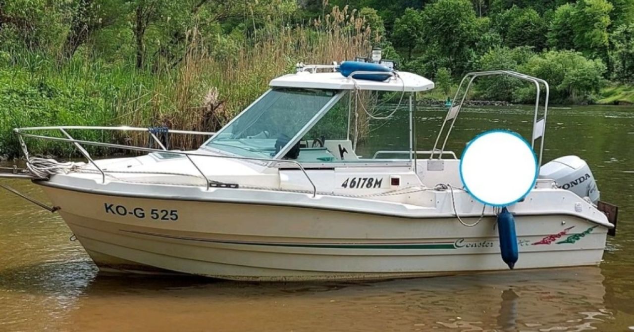 Barco con cabina Hille 560