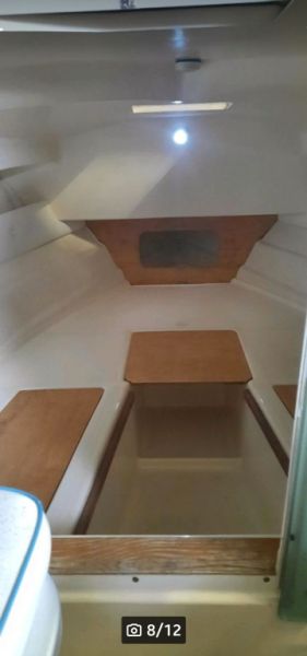 Barco con cabina Hille 560