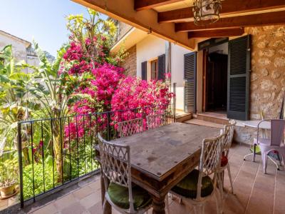Casa adosada histórica en Sóller cerca del centro