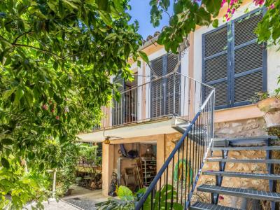 Casa adosada histórica en Sóller cerca del centro