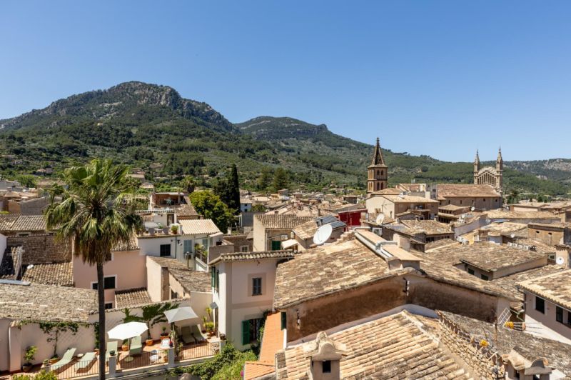 Casa adosada histórica en Sóller cerca del centro
