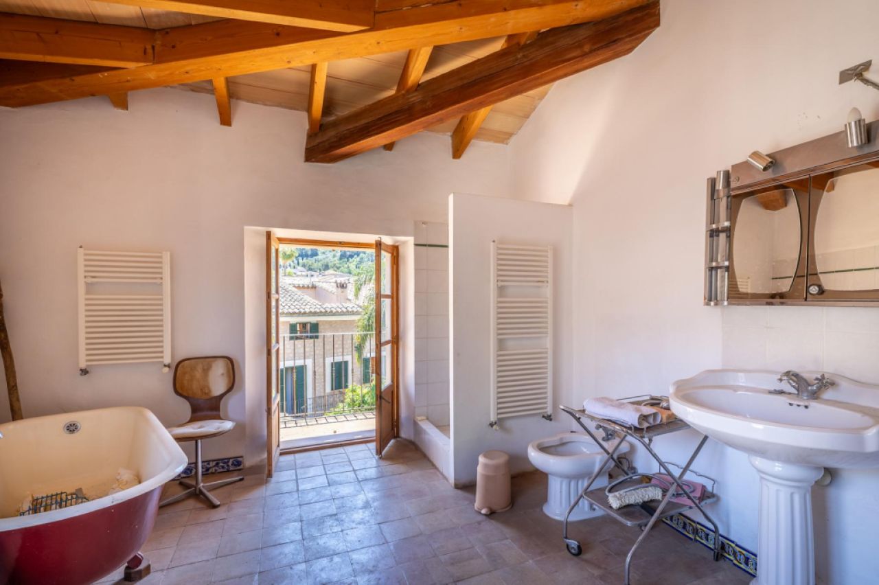 Casa adosada histórica en Sóller cerca del centro