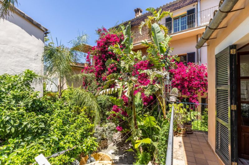 Casa adosada histórica en Sóller cerca del centro