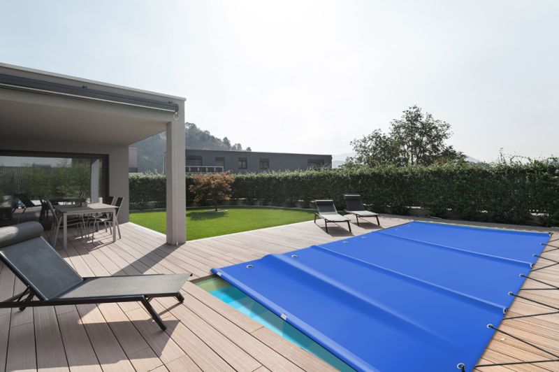 Hochwertige Neuwertige Poolabdeckung  XL 950cm x 450cm Hellblau