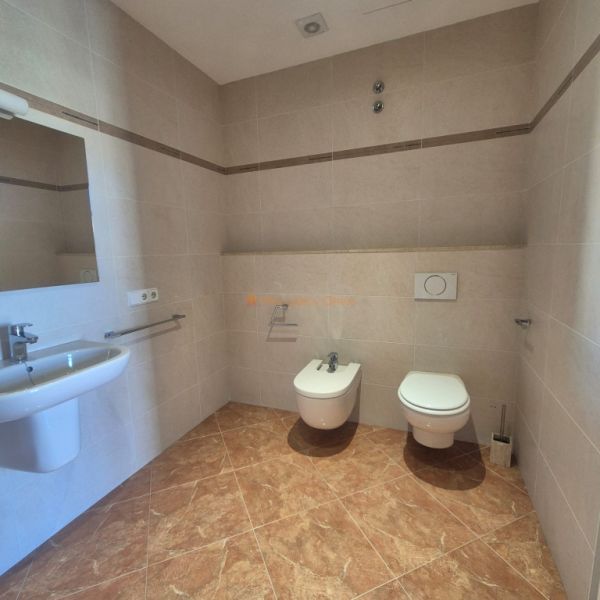 Piso de alta calidad con gran cocina-comedor