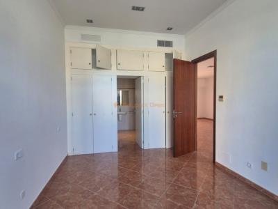 Piso de alta calidad con gran cocina-comedor