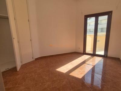 Piso de alta calidad con gran cocina-comedor