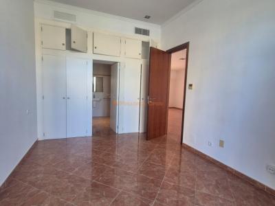 Piso de alta calidad con gran cocina-comedor