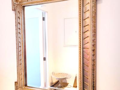 High-quality mirror in an elegant frame