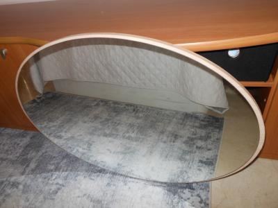 Hola , hier bieten wir wegen Wechsel ein großes Sideboard inkl. 2 passende Regale ,Spiegel an