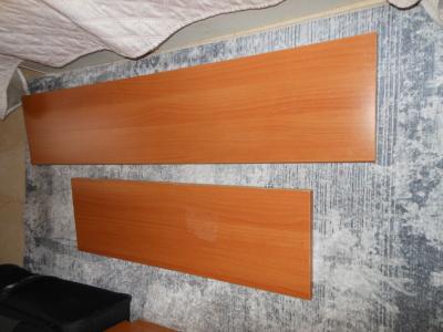 Hola , hier bieten wir wegen Wechsel ein großes Sideboard inkl. 2 passende Regale ,Spiegel an