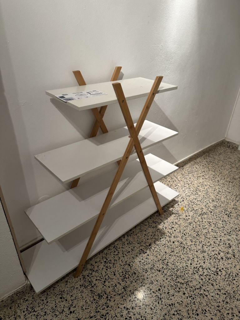 Estantería de madera
