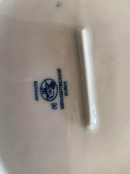 Hutschenreuther dinnerware, Zwiebelmuster (Blue Onion)