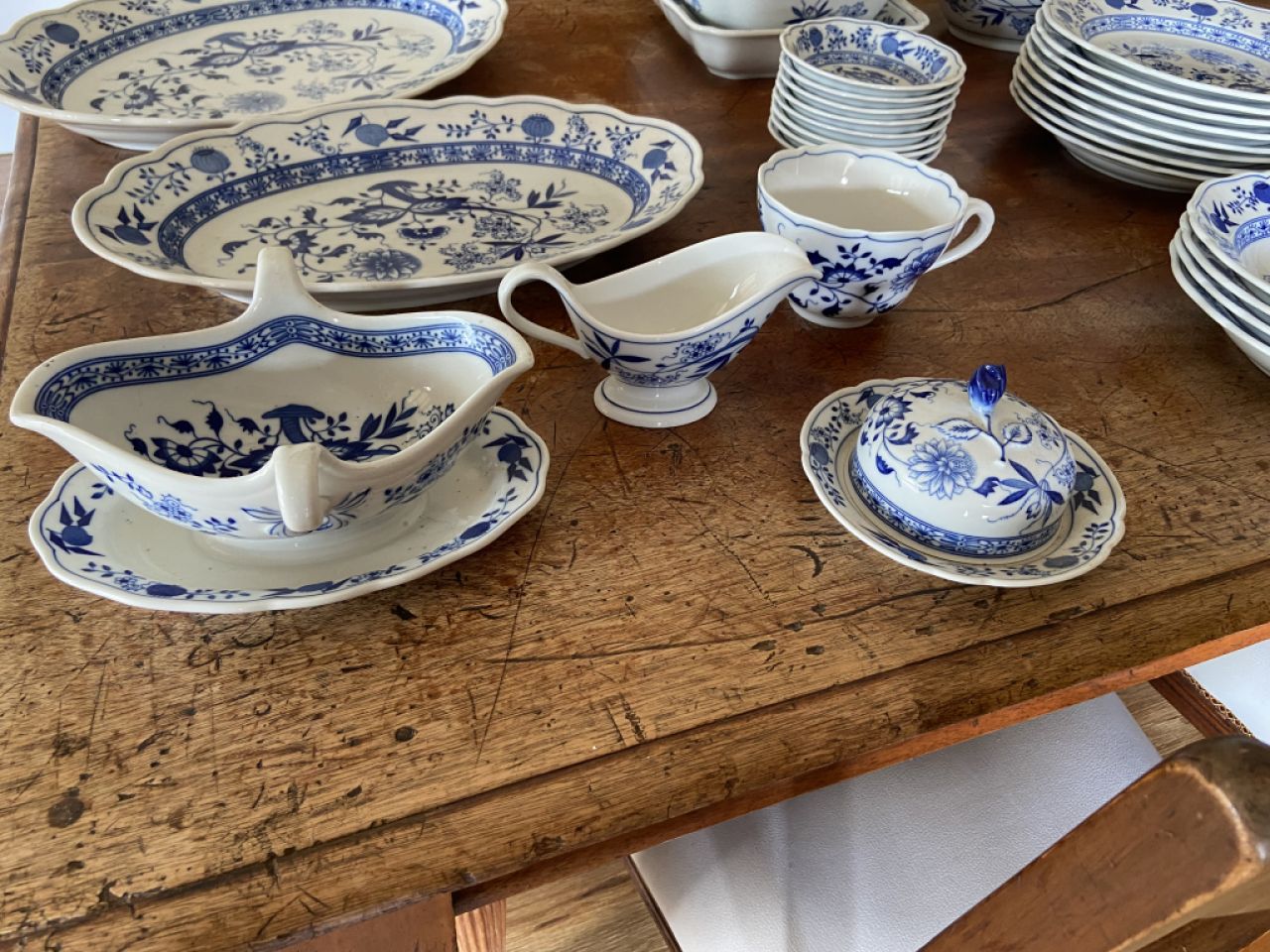 Hutschenreuther dinnerware, Zwiebelmuster (Blue Onion)