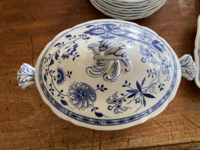 Hutschenreuther dinnerware, Zwiebelmuster (Blue Onion)